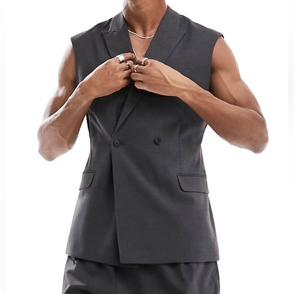 Men's Sleeveless Gray Blazer - Picture 2 of 3